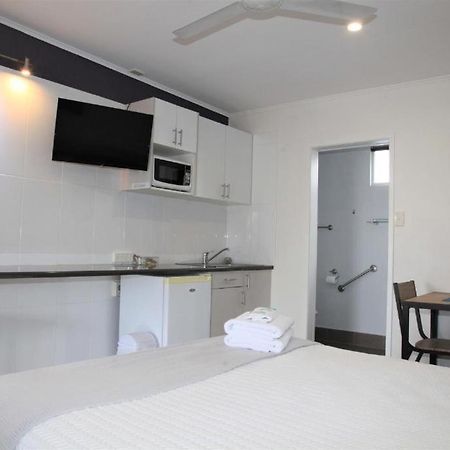 Charm City Motel Bundaberg Buitenkant foto