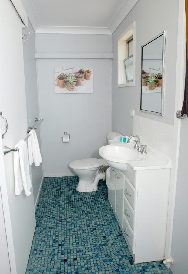 Charm City Motel Bundaberg Buitenkant foto
