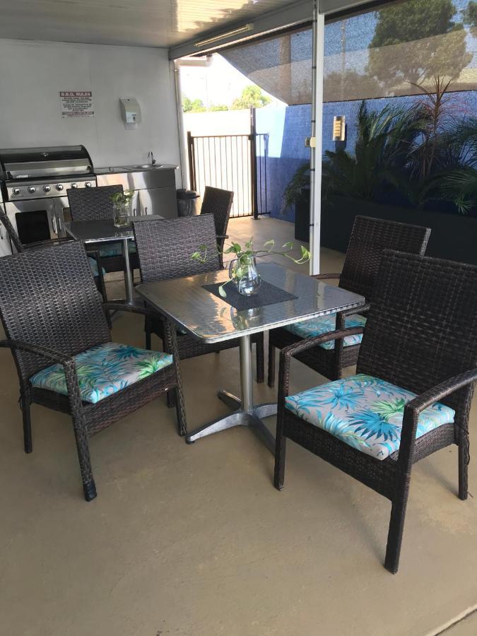 Charm City Motel Bundaberg Buitenkant foto