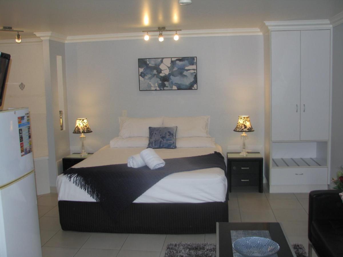 Charm City Motel Bundaberg Buitenkant foto