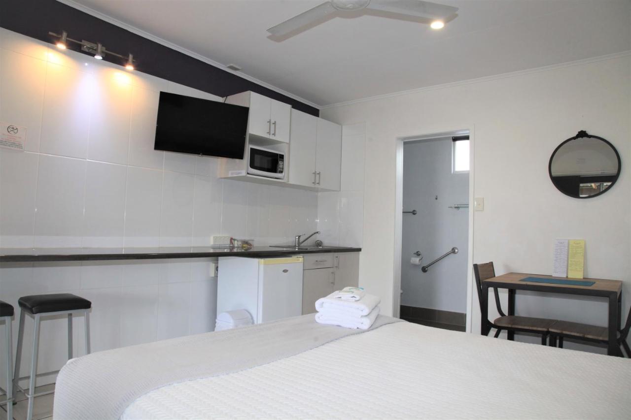 Charm City Motel Bundaberg Buitenkant foto