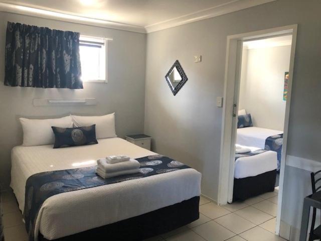 Charm City Motel Bundaberg Buitenkant foto