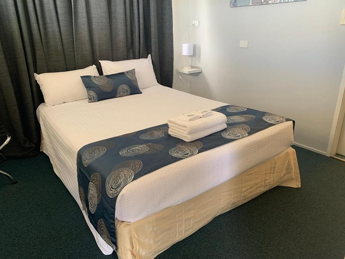 Charm City Motel Bundaberg Buitenkant foto