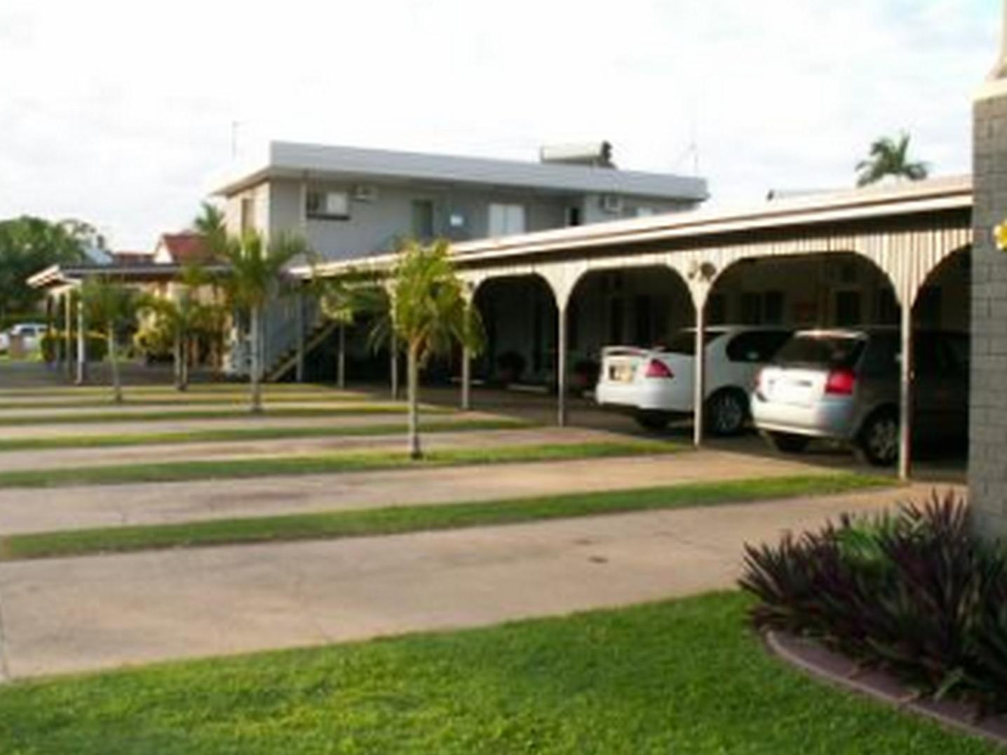Charm City Motel Bundaberg Buitenkant foto