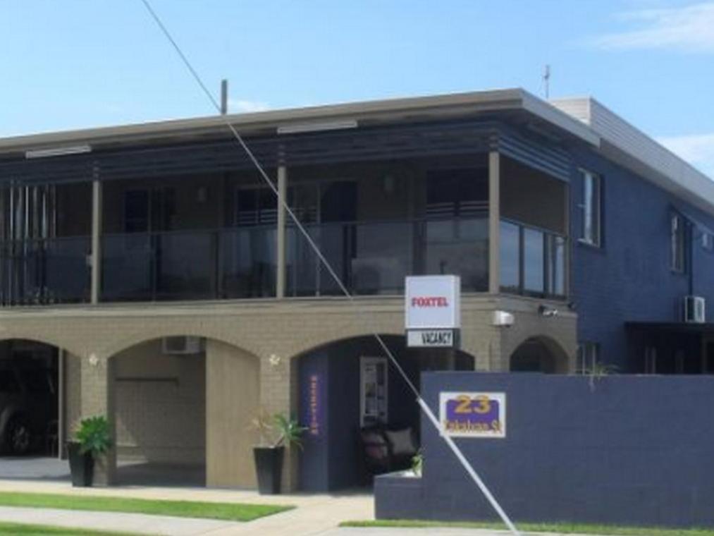 Charm City Motel Bundaberg Buitenkant foto