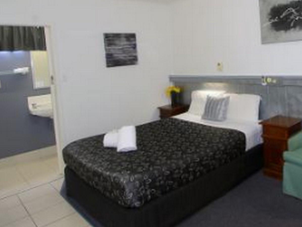 Charm City Motel Bundaberg Buitenkant foto