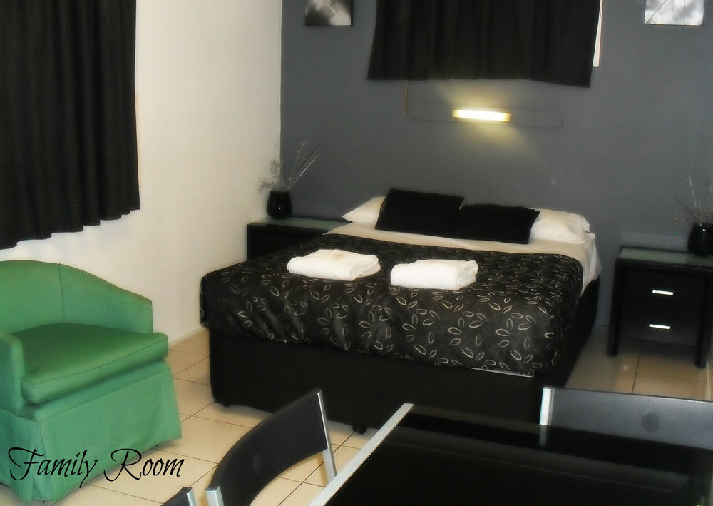 Charm City Motel Bundaberg Buitenkant foto