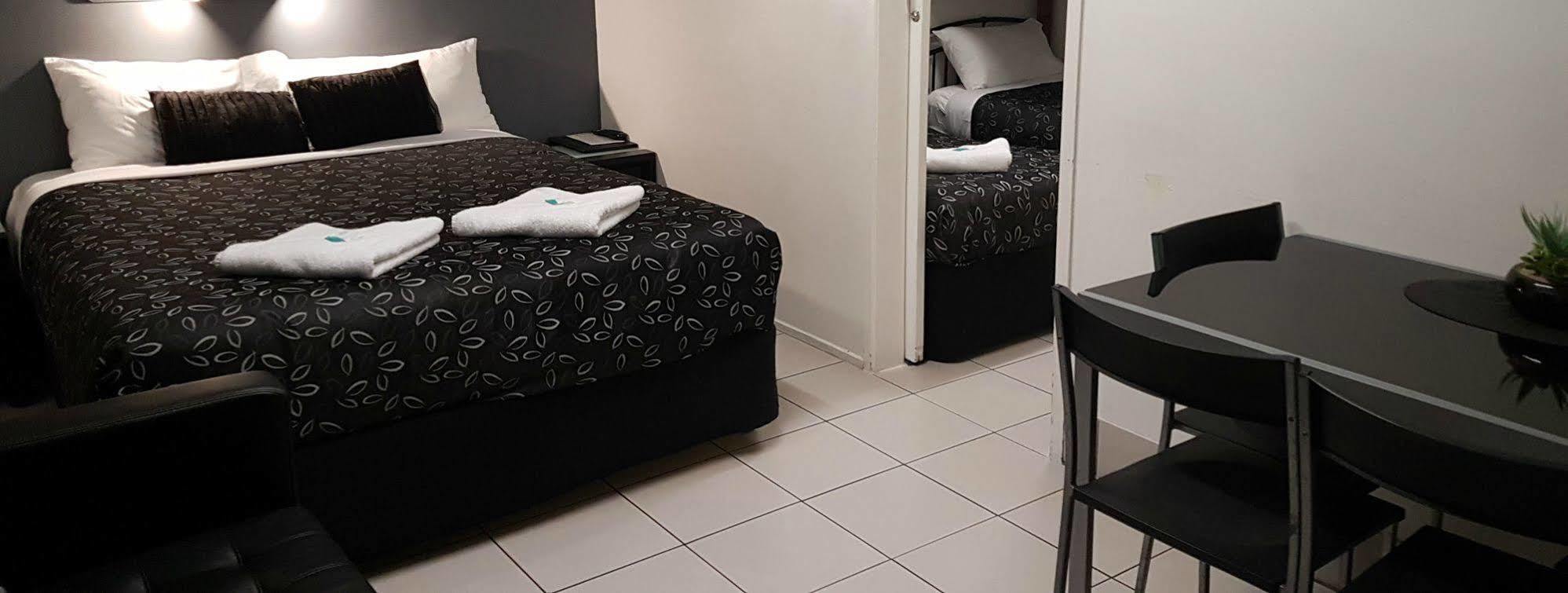Charm City Motel Bundaberg Buitenkant foto