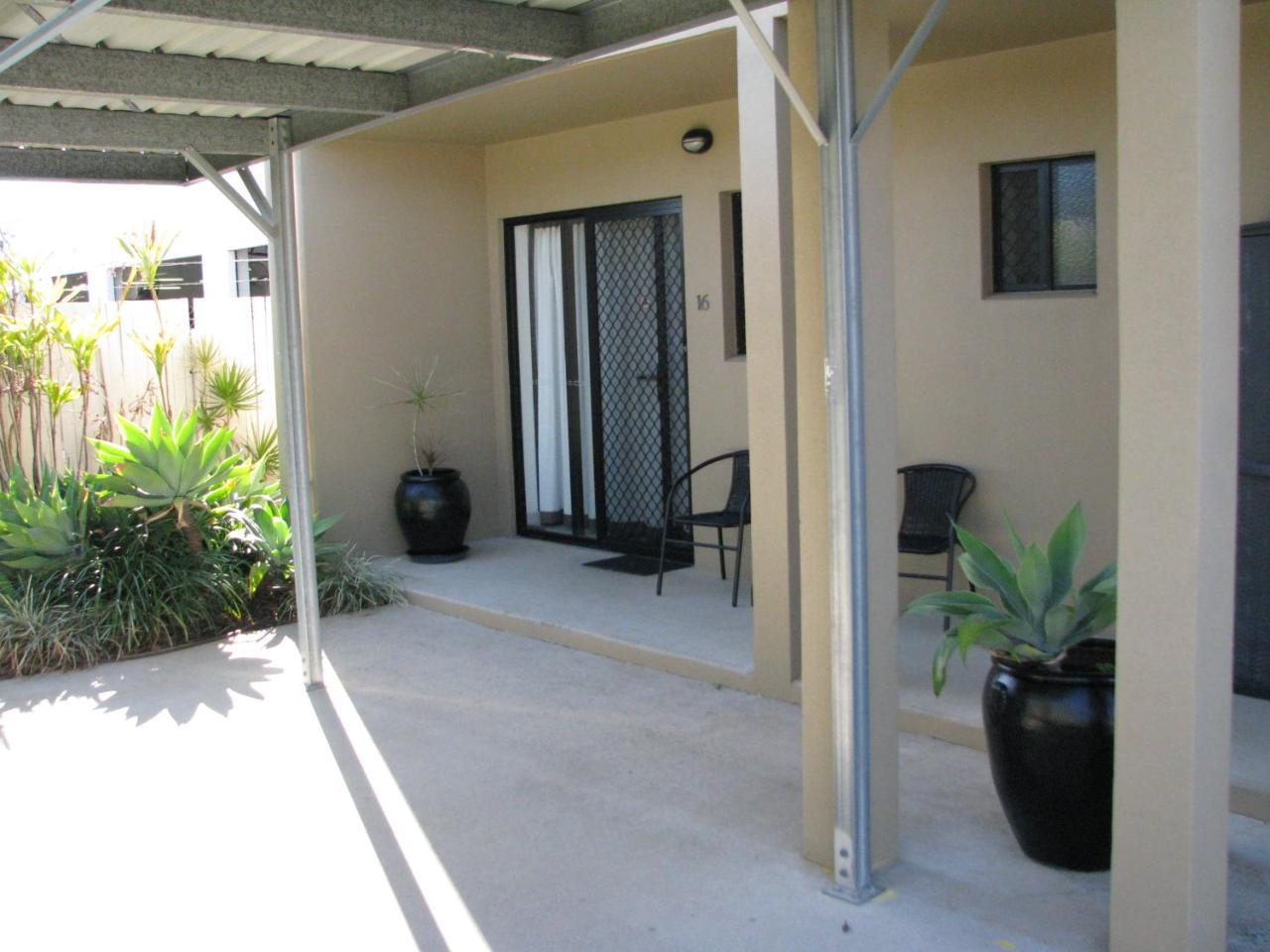 Charm City Motel Bundaberg Buitenkant foto