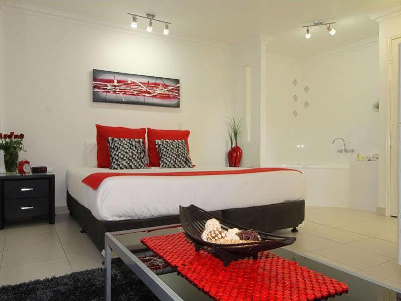 Charm City Motel Bundaberg Buitenkant foto