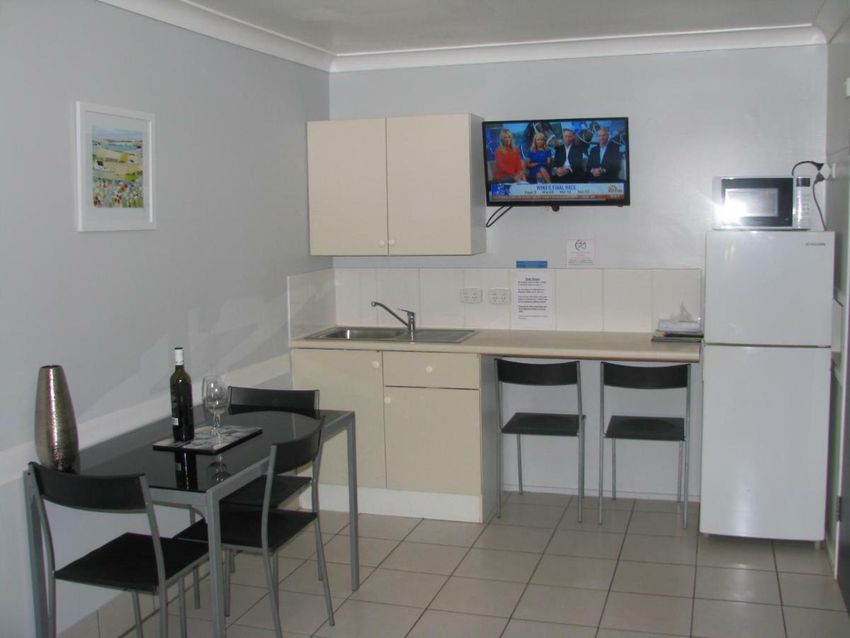 Charm City Motel Bundaberg Buitenkant foto